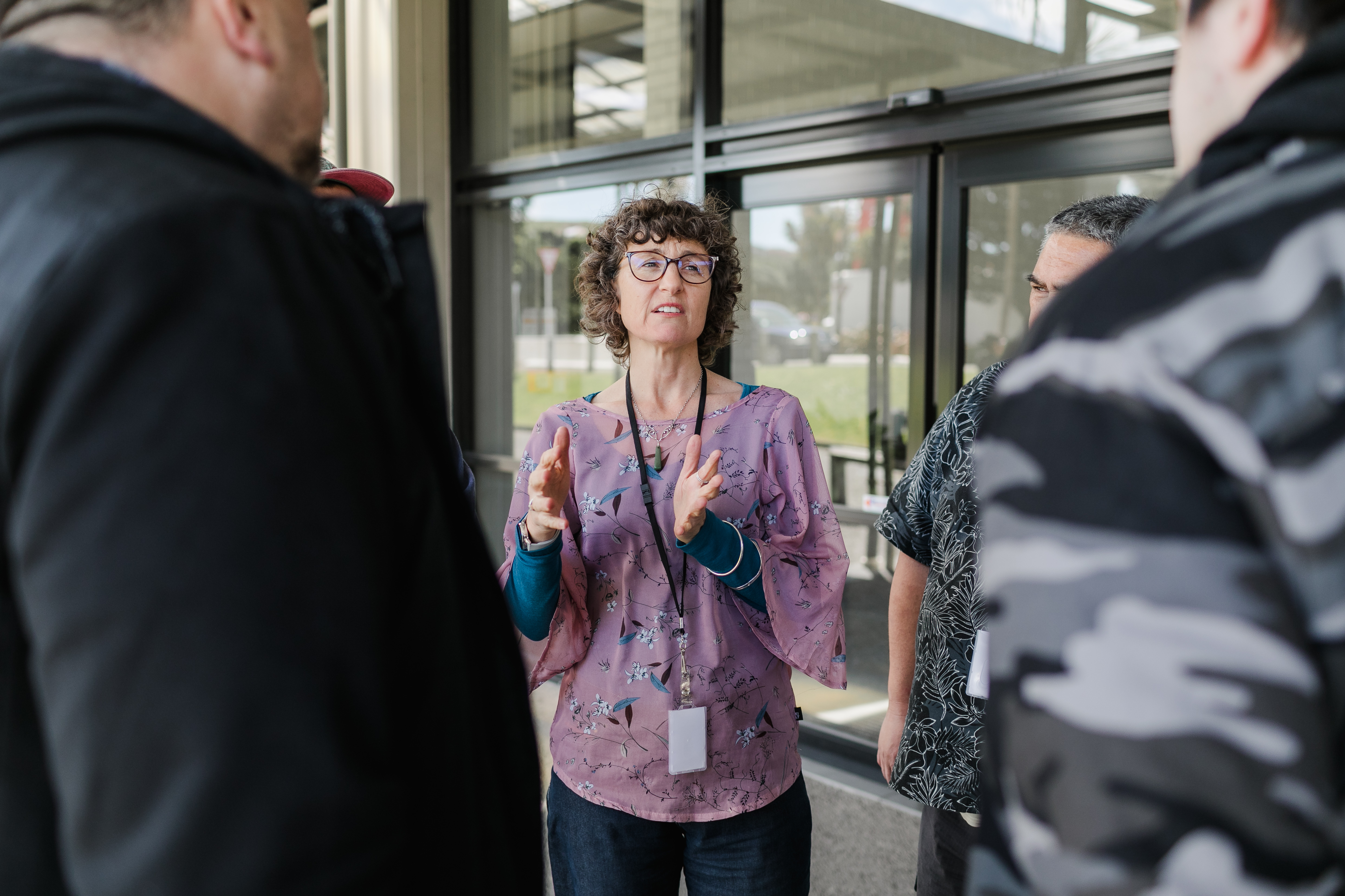Social worker speaking to whānau